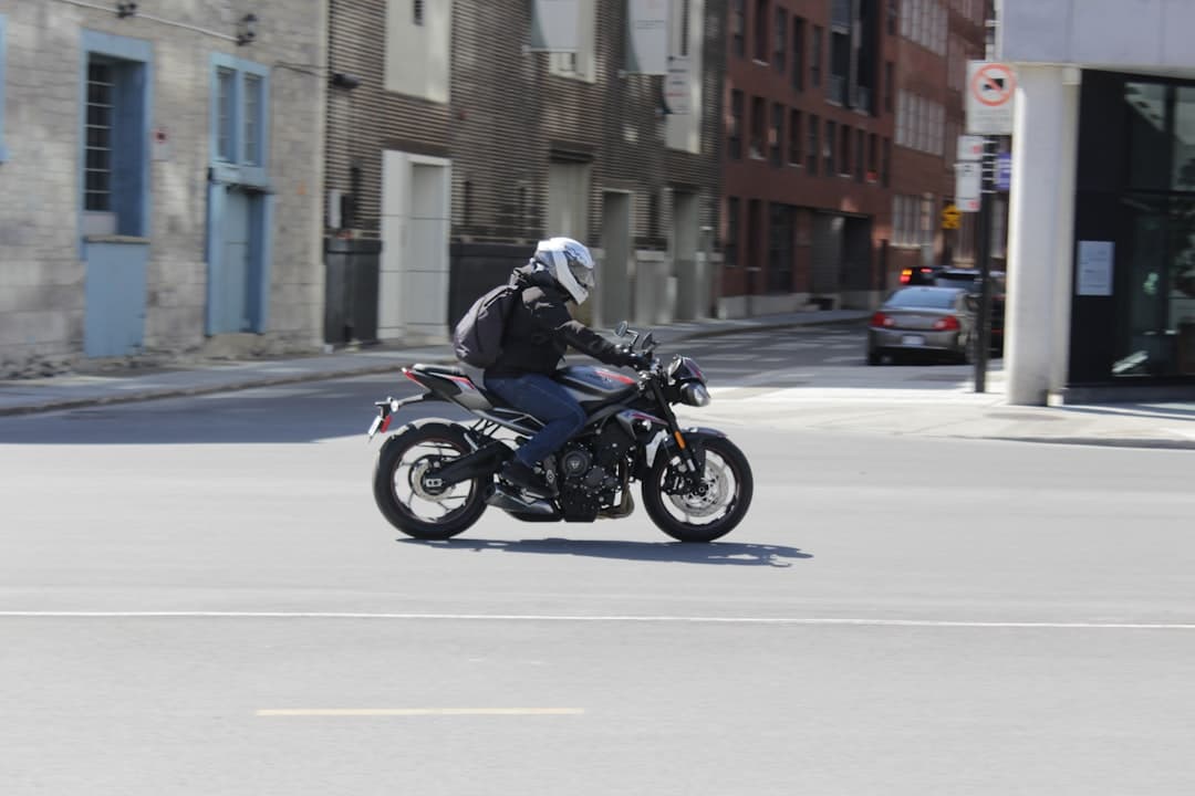 Motorcycle Cornering for Beginners: Countersteering, Body Position, and Line Selection