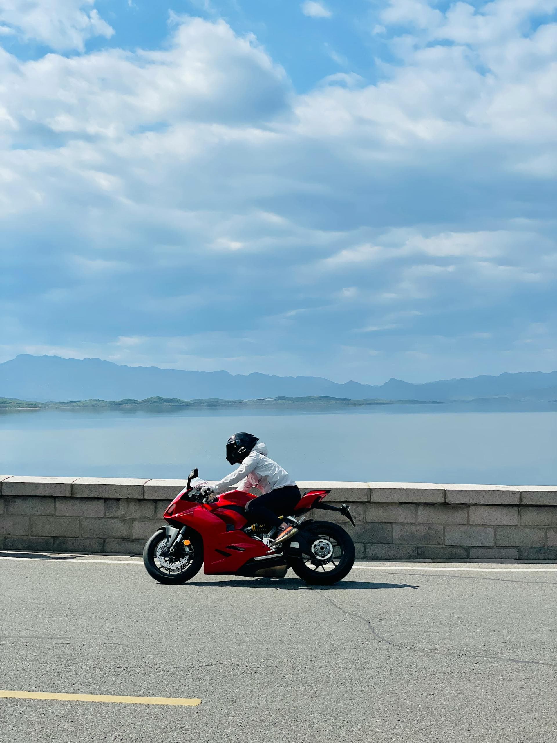 Motorcycle Ergonomics: How to Make Any Bike Fit Your Body (2026)